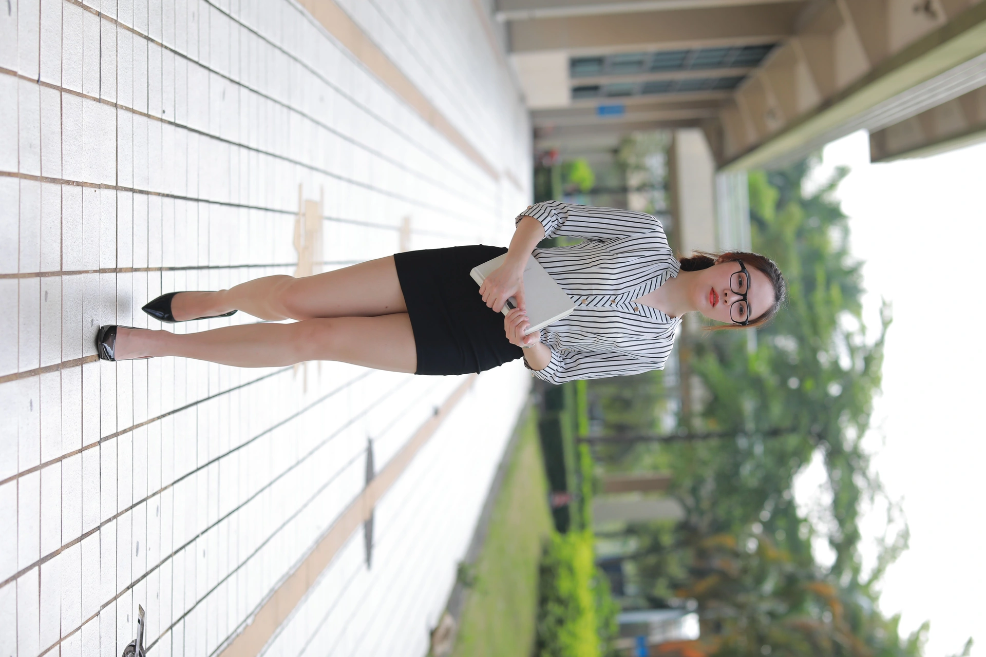 [魔镜街拍] 020 制服包臀裙小姐姐1 户外 3